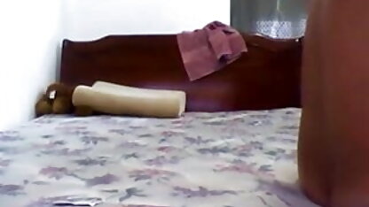 डोमिनिका में परिवहन वैन इंग्लिश की सेक्सी फिल्म