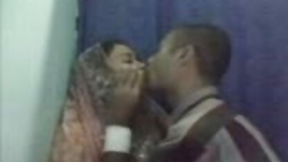हथकड़ी, जूते, जींस और दस्ताने सेक्सी मूवी इंग्लिश के लिए बंधे orgasms